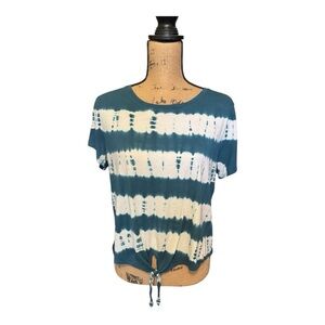 Natural Reflections Women’s Tie front top. Size M.